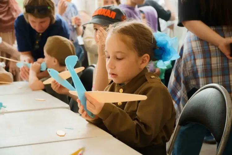 Автомобиль "Оленька", перевозивший груз на СВО, представили в Тюмени 9 мая Автомобиль "Оленька", перевозивший груз на СВО, представили в Тюмени 9 мая