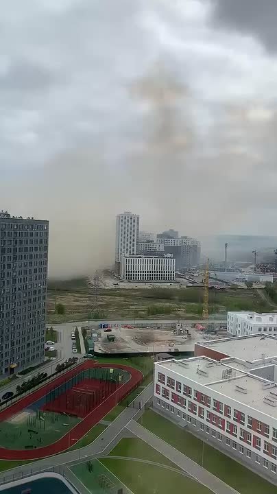 Трава загорелась в поле за школой №48 в районе улицы Алматинской