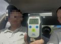 Довольный, пьяный и подышал в трубочку: мужчина сел за руль подшофе — теперь у него есть памятное фото и проблемы с законом