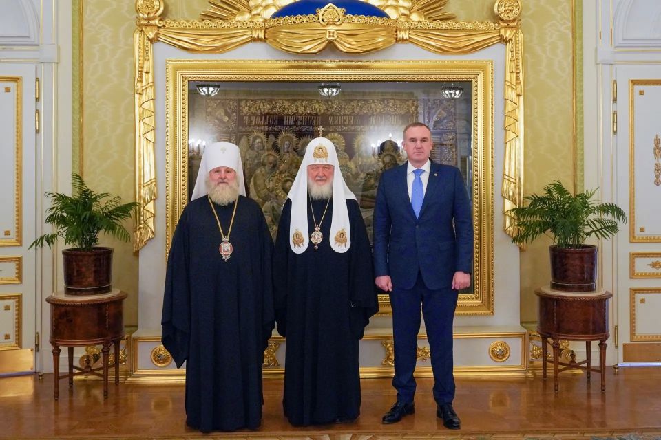 Руслан Кухарук: Со Святейшим Патриархом Московским и всея Руси Кириллом и митрополитом ХантыМансийским и Сургутским Павлом провели рабочую встречу в Москве, где обсудили результаты совместной работы Правительства Югры и... Руслан Кухарук: Со Святейшим Патриархом Московским и всея Руси Кириллом и митрополитом ХантыМансийским и Сургутским Павлом провели рабочую встречу в Москве, где обсудили результаты совместной работы Правительства Югры и...