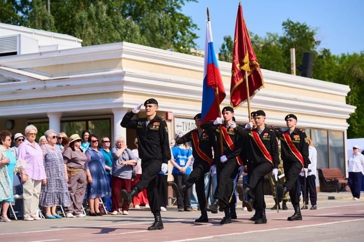 Городской смотр строя и песни прошел 19 мая на площади 400летия Тюмени, подарив участникам и зрителям яркий патриотический праздник Городской смотр строя и песни прошел 19 мая на площади 400летия Тюмени, подарив участникам и зрителям яркий патриотический праздник