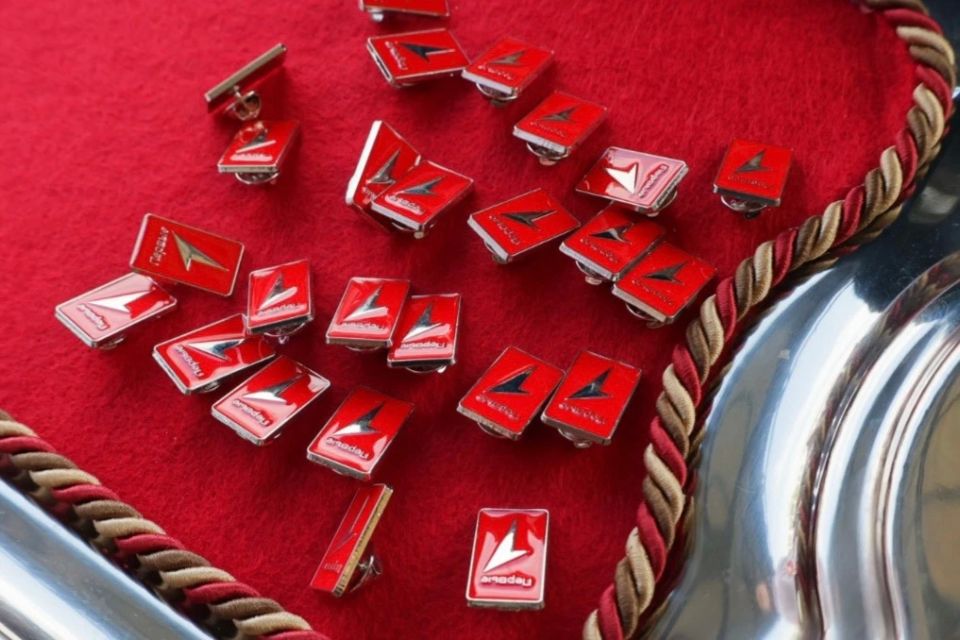 С радостью встретился с лидерами детских и молодёжных объединений нашего города С радостью встретился с лидерами детских и молодёжных объединений нашего города
