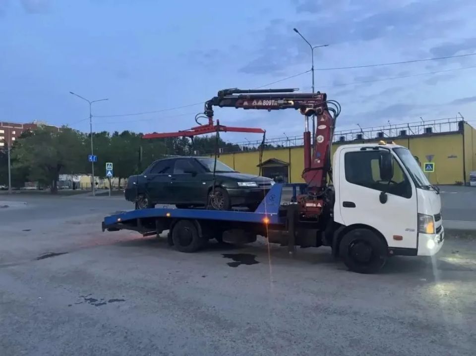 Тюменский школьник купил машину на свои деньги и ездил на ней по городу