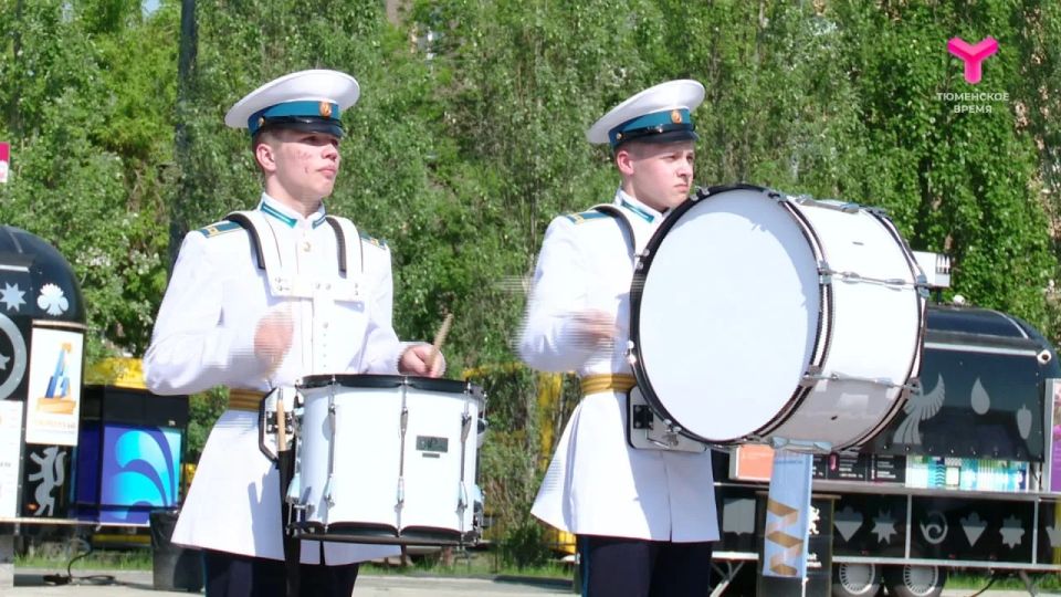 Более 900 участников собрал 6-й городской смотр строя и песни