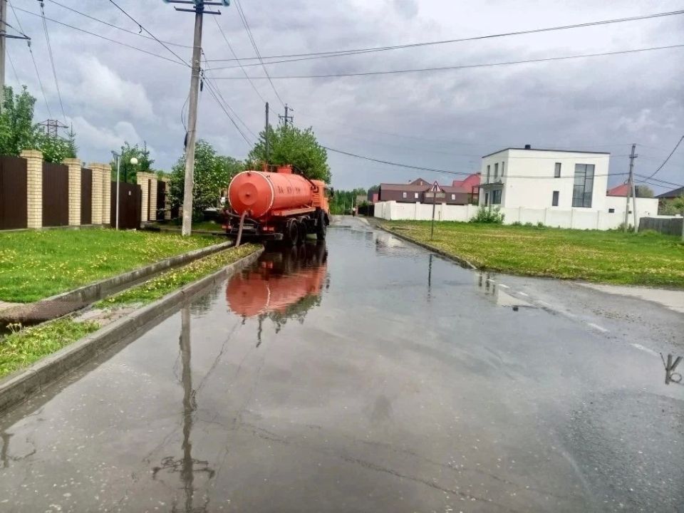 Откачка воды в Калининском округе продолжается
