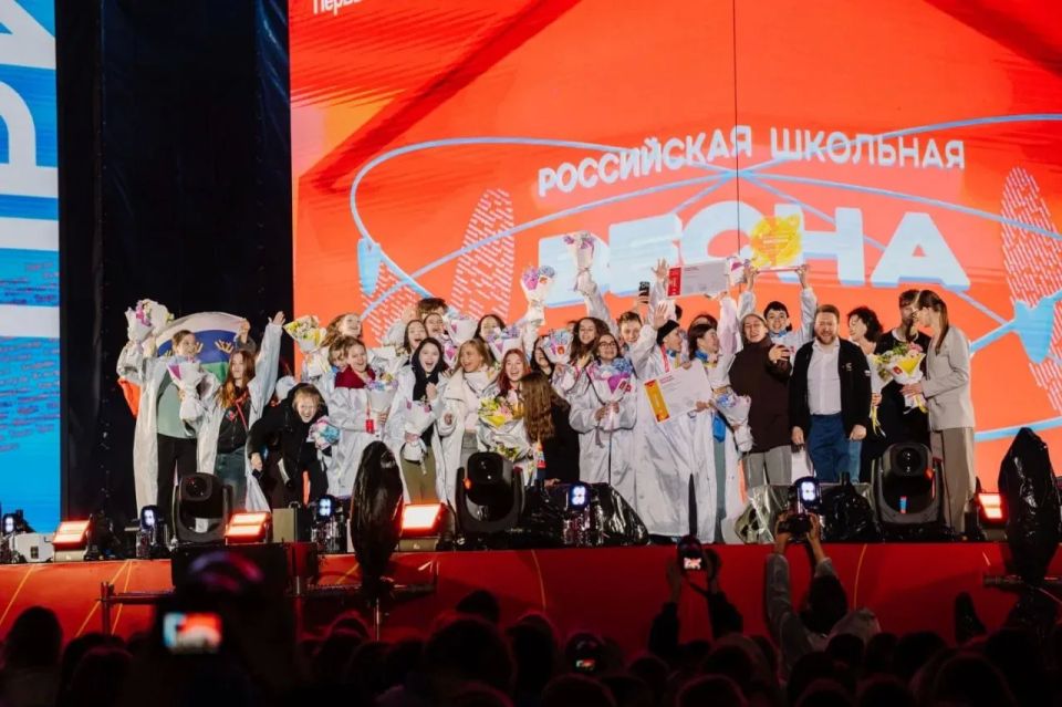 Команда тюменских школьников завоевала Гран-при в финале Российской школьной весны
