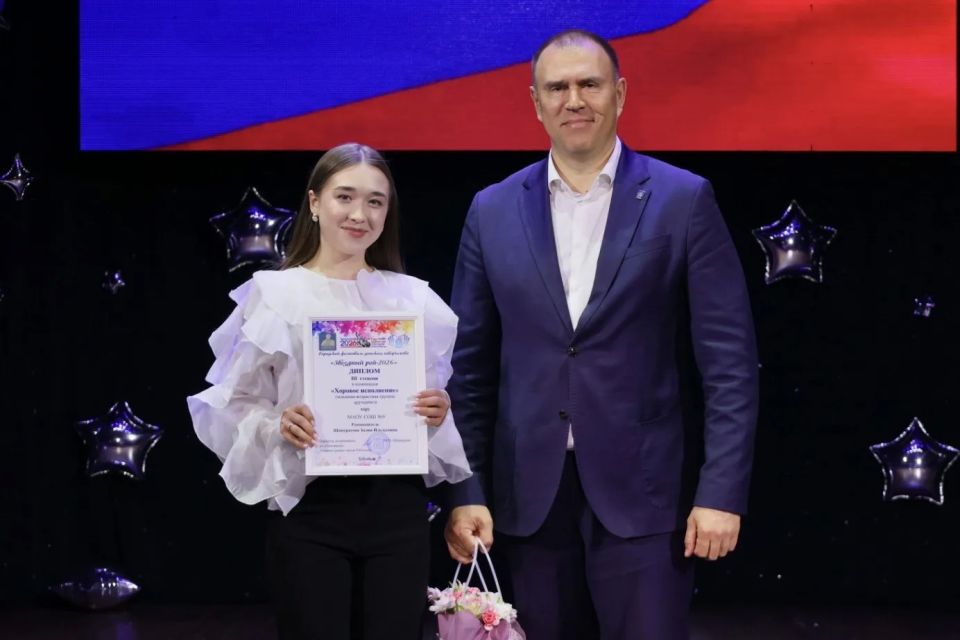 Большим ярким гала-концертом завершился фестиваль детского творчества «Звёздный рой» Большим ярким гала-концертом завершился фестиваль детского творчества «Звёздный рой»