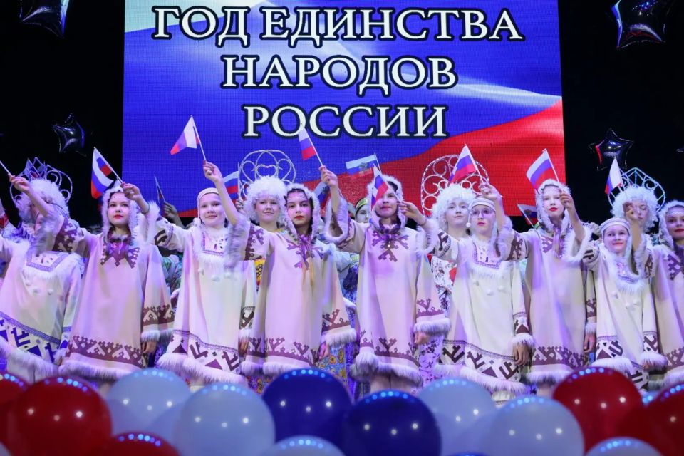 Большим ярким гала-концертом завершился фестиваль детского творчества «Звёздный рой» Большим ярким гала-концертом завершился фестиваль детского творчества «Звёздный рой»