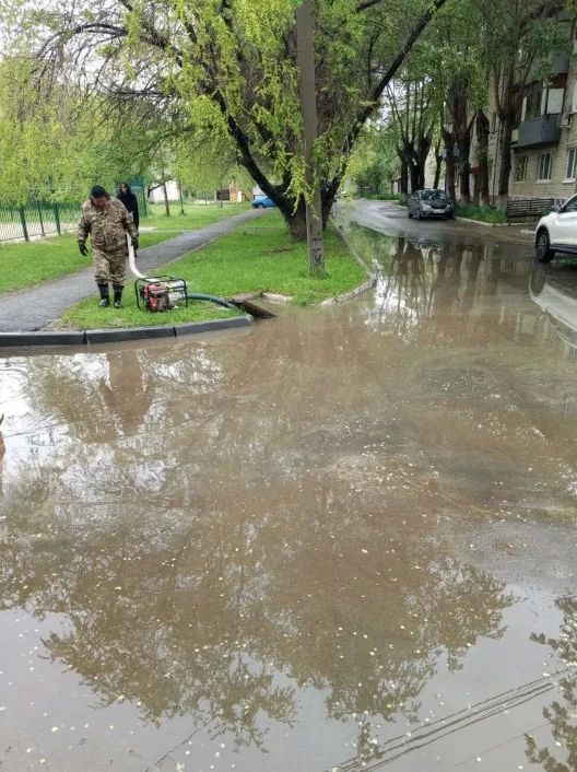Солнце и спецтехника помогают Тюмени справиться с последствиями дождя Солнце и спецтехника помогают Тюмени справиться с последствиями дождя