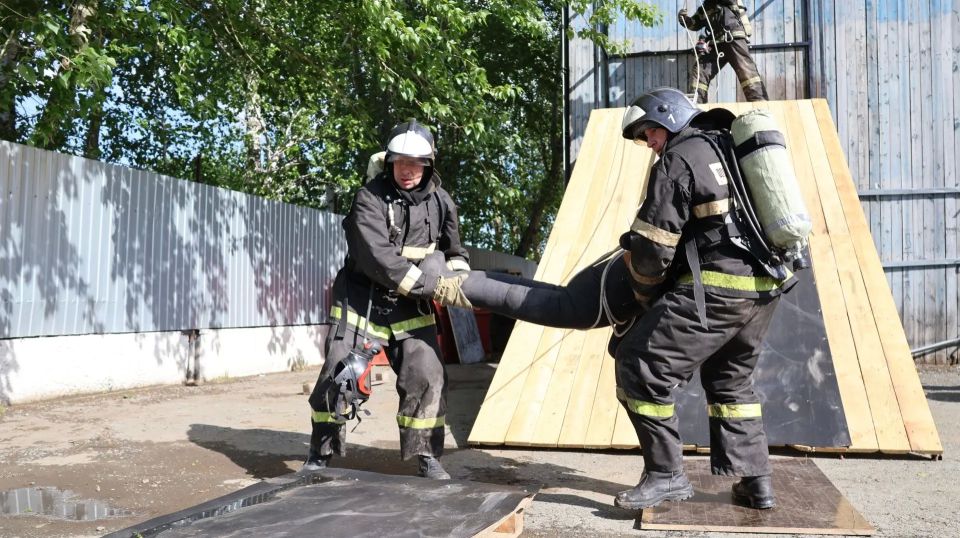 В Тюмени прошли областные соревнования звеньев ГДЗС В Тюмени прошли областные соревнования звеньев ГДЗС