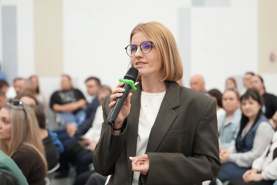 Максим Афанасьев: На встрече с жителями Ленинского административного округа Тюмени мы выслушали слова благодарности за проделанную работу, а также ответили на поступившие вопросы Максим Афанасьев: На встрече с жителями Ленинского административного округа Тюмени мы выслушали слова благодарности за проделанную работу, а также ответили на поступившие вопросы