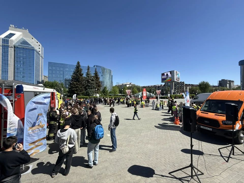 Более 200 детей и подростков стали участниками фестиваля #ПРО-БезопасноеДвижение на площади у тюменского Технопарка Более 200 детей и подростков стали участниками фестиваля #ПРО-БезопасноеДвижение на площади у тюменского Технопарка