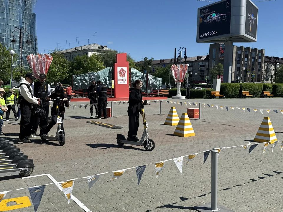 Более 200 детей и подростков стали участниками фестиваля #ПРО-БезопасноеДвижение на площади у тюменского Технопарка Более 200 детей и подростков стали участниками фестиваля #ПРО-БезопасноеДвижение на площади у тюменского Технопарка
