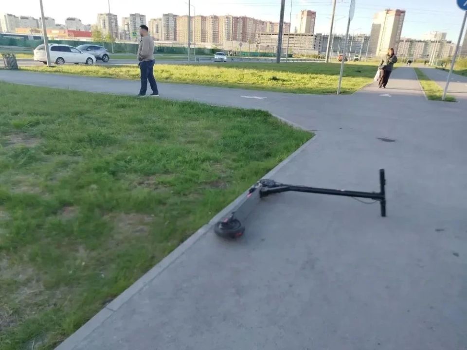 Три столкновения электросамокатов и автомобилей произошло вчера в Тюменской области, в них получили ранения 4 ребенка Три столкновения электросамокатов и автомобилей произошло вчера в Тюменской области, в них получили ранения 4 ребенка