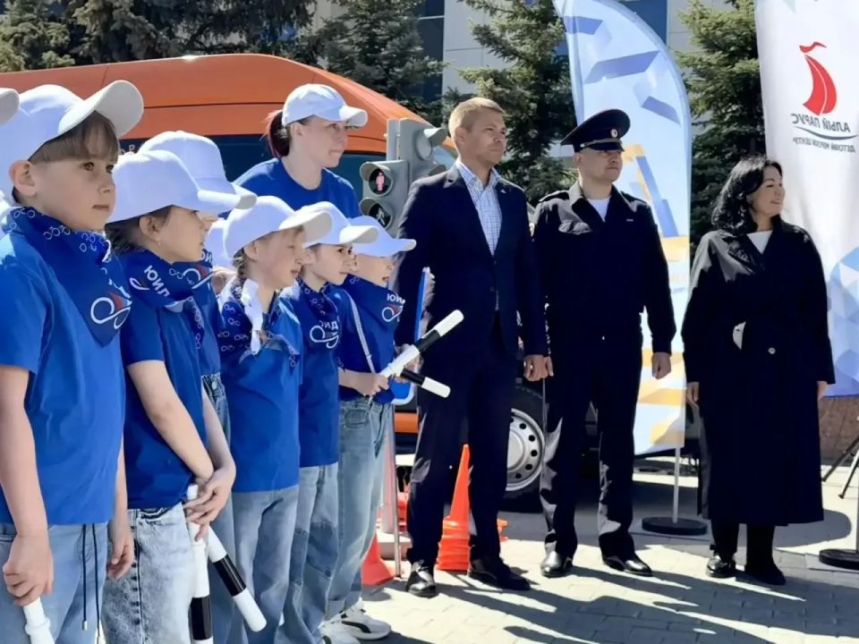 Более 200 детей и подростков стали участниками фестиваля #ПРО-БезопасноеДвижение на площади у тюменского Технопарка Более 200 детей и подростков стали участниками фестиваля #ПРО-БезопасноеДвижение на площади у тюменского Технопарка