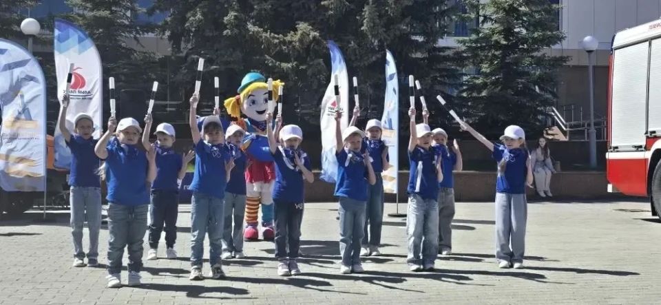 Более 200 детей и подростков стали участниками фестиваля #ПРО-БезопасноеДвижение на площади у тюменского Технопарка Более 200 детей и подростков стали участниками фестиваля #ПРО-БезопасноеДвижение на площади у тюменского Технопарка