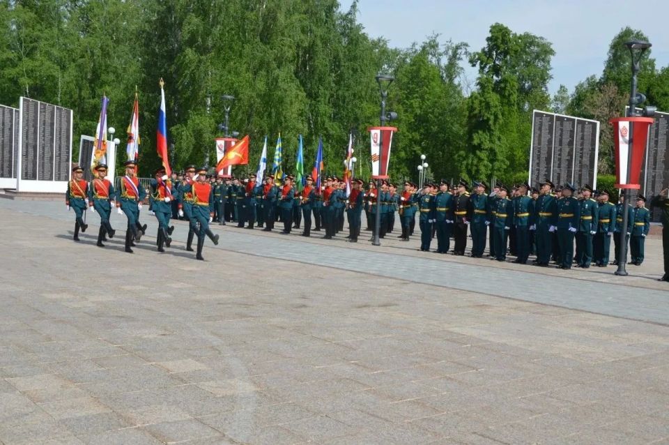 Максим Афанасьев: Сегодня состоялось важное и торжественное событие — выпуск специалистов среднего профессионального образования из Тюменского высшего военно-инженерного командного училища имени маршала инженерных войск А.... Максим Афанасьев: Сегодня состоялось важное и торжественное событие — выпуск специалистов среднего профессионального образования из Тюменского высшего военно-инженерного командного училища имени маршала инженерных войск А....