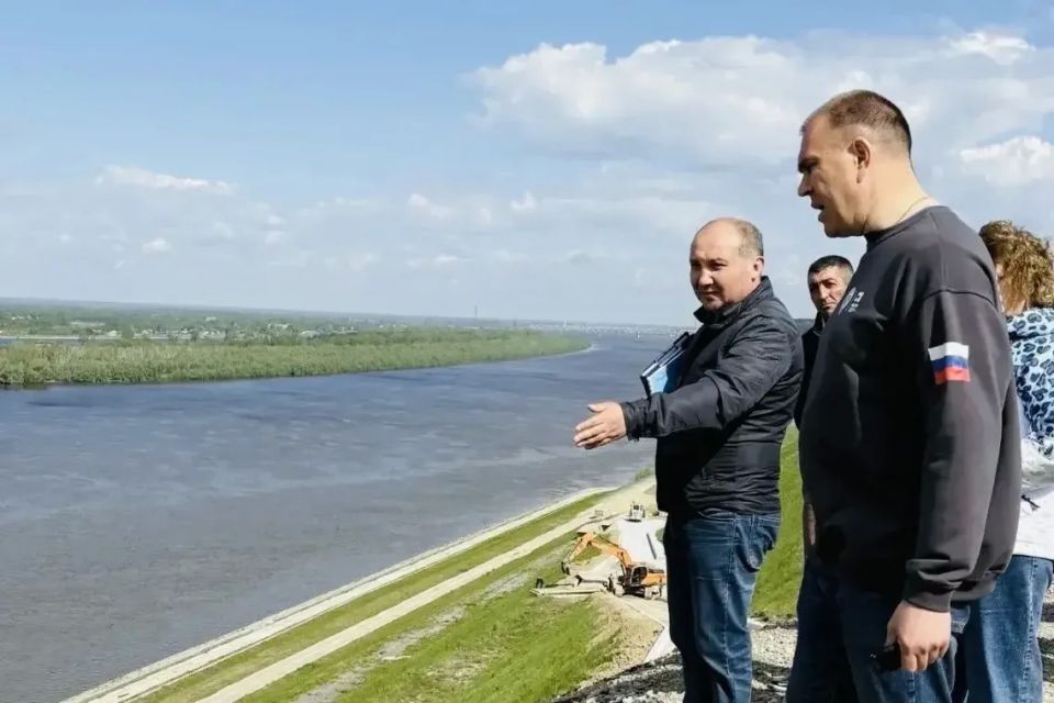 Субботний рабочий объезд.. Проверил объекты инфраструктуры. Побывал в Сквере выпускников: здесь всегда шумно и многолюдно. Рад, что сквер стал настоящей точкой притяжения Субботний рабочий объезд.. Проверил объекты инфраструктуры. Побывал в Сквере выпускников: здесь всегда шумно и многолюдно. Рад, что сквер стал настоящей точкой притяжения
