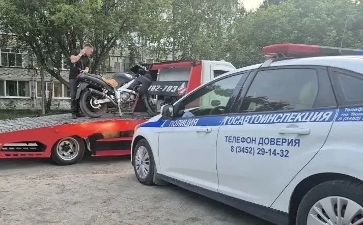 Группы нарядов ДПС вчера провели массовый рейд в населенных пунктах Тюменского округа: п.Винзили, п.Боровский, п Богандинский, п.Андреевский, с.Муллаши и прилегающих к ним СНТ Группы нарядов ДПС вчера провели массовый рейд в населенных пунктах Тюменского округа: п.Винзили, п.Боровский, п Богандинский, п.Андреевский, с.Муллаши и прилегающих к ним СНТ