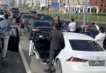 Свадебный кортеж перекрыл движение в центре Тюмени