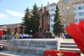 Максим Афанасьев: Накануне выпускных вечеров ребята из разных школ нашего города собрались в сквере Прощания, чтобы возложить цветы к памятнику учащимся, не вернувшимся с войны