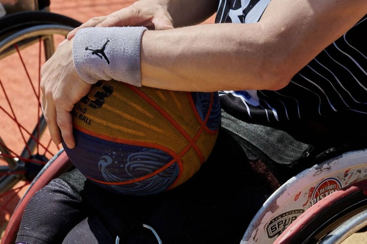 Кубок Тюмени по баскетболу 3x3 на колясках "Мяч Победы" состоялся на спортивной площадке фиджитал-центра набережной Туры 5 июля Кубок Тюмени по баскетболу 3x3 на колясках "Мяч Победы" состоялся на спортивной площадке фиджитал-центра набережной Туры 5 июля