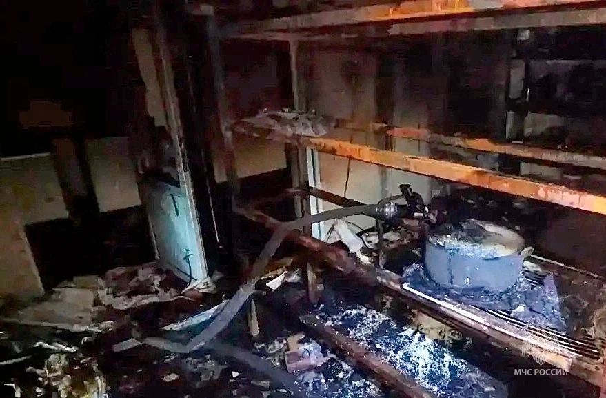 В Тюмени сотрудники МЧС России ликвидировали пожар на объекте торговли В Тюмени сотрудники МЧС России ликвидировали пожар на объекте торговли