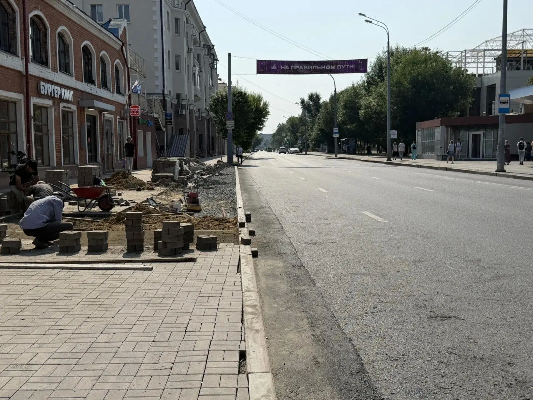 Изменения на улице Ленина. Рядом со зданием по адресу Ленина, 61, ведутся дорожные работы