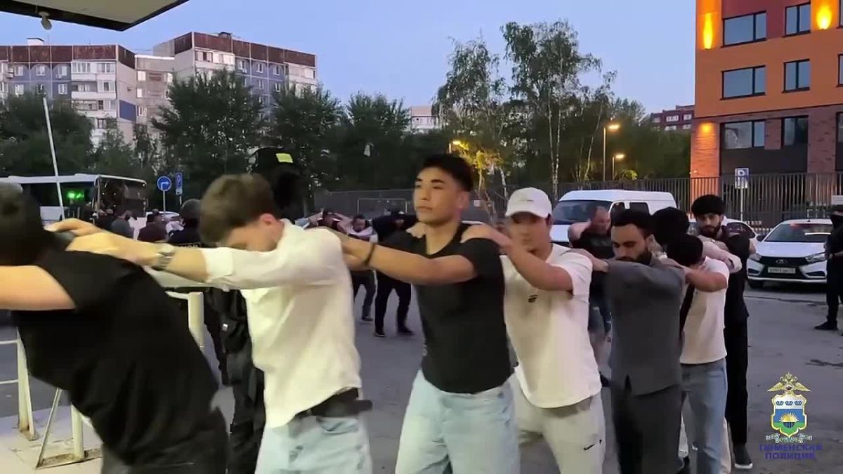 В рамках проверки соблюдения норм миграционного законодательства сотрудники УМВД России по городу Тюмени совместно с военной комендатурой при силовой поддержке бойцов регионального Управления Росгвардии провели...