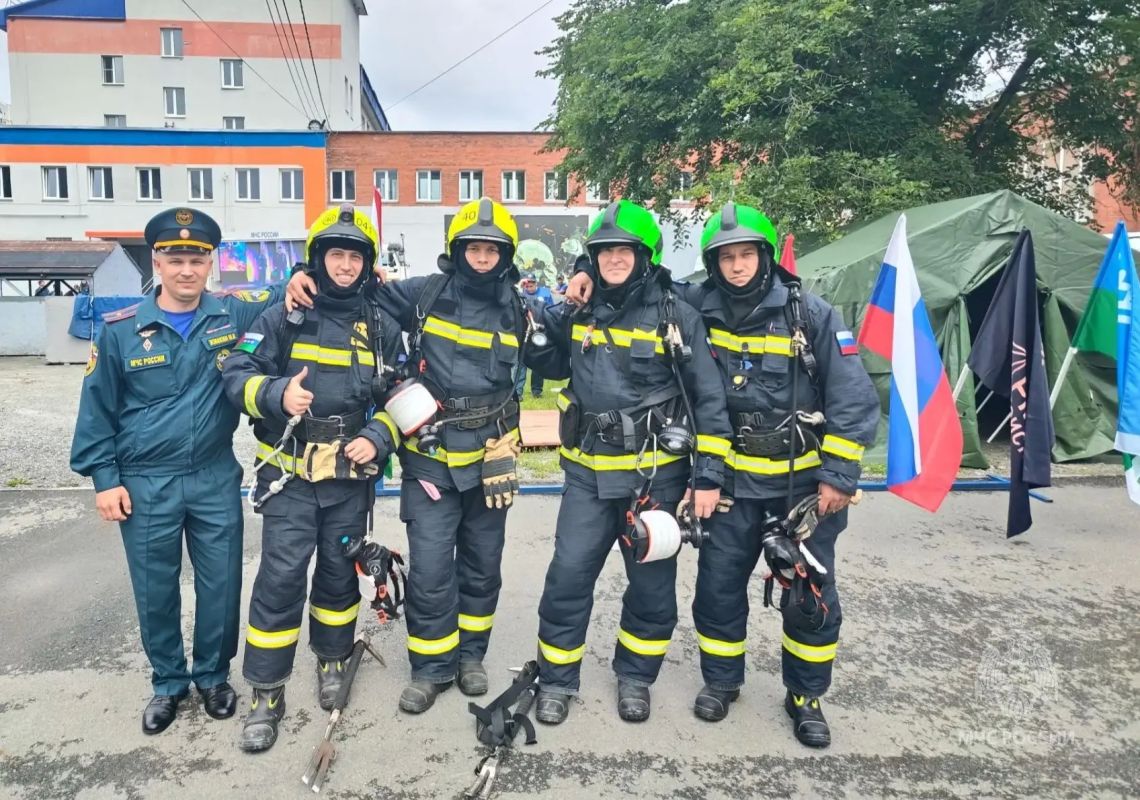 Тюменские пожарные бороться за звание лучшего звена газодымозащитной службы В Екатеринбурге стартовал смотр-конкурс на звание "Лучшее звено газодымозащитной службы" среди Главных управлений МЧС России Уральского федерального... Тюменские пожарные бороться за звание лучшего звена газодымозащитной службы В Екатеринбурге стартовал смотр-конкурс на звание "Лучшее звено газодымозащитной службы" среди Главных управлений МЧС России Уральского федерального...