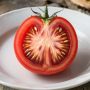 Томаты с белыми прожилками: что это значит и как избежать проблемы