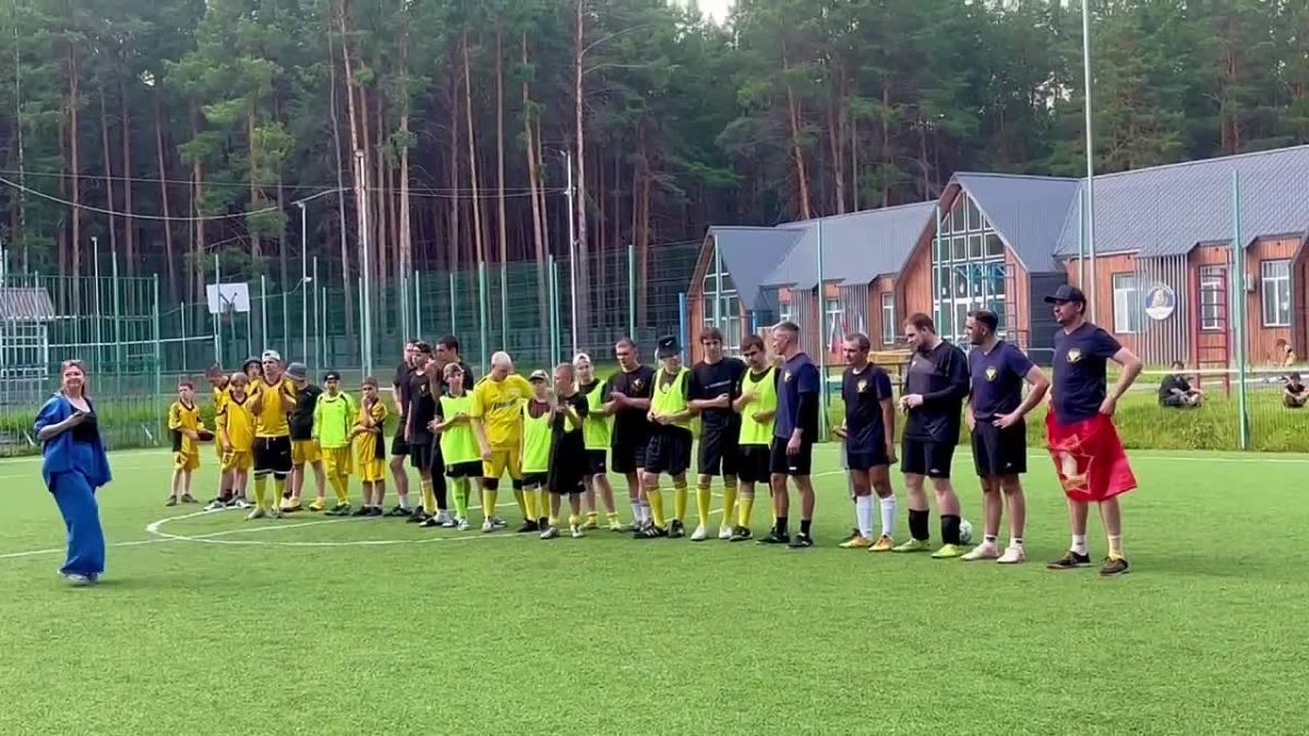 ФУТБОЛ ОБЪЕДИНЯЕТ !. В минувшие выходные сотрудники прокуратуры Ленинского административного округа города Тюмени провели товарищеский турнир по мини-футболу в Областном центре профилактики и реабилитации