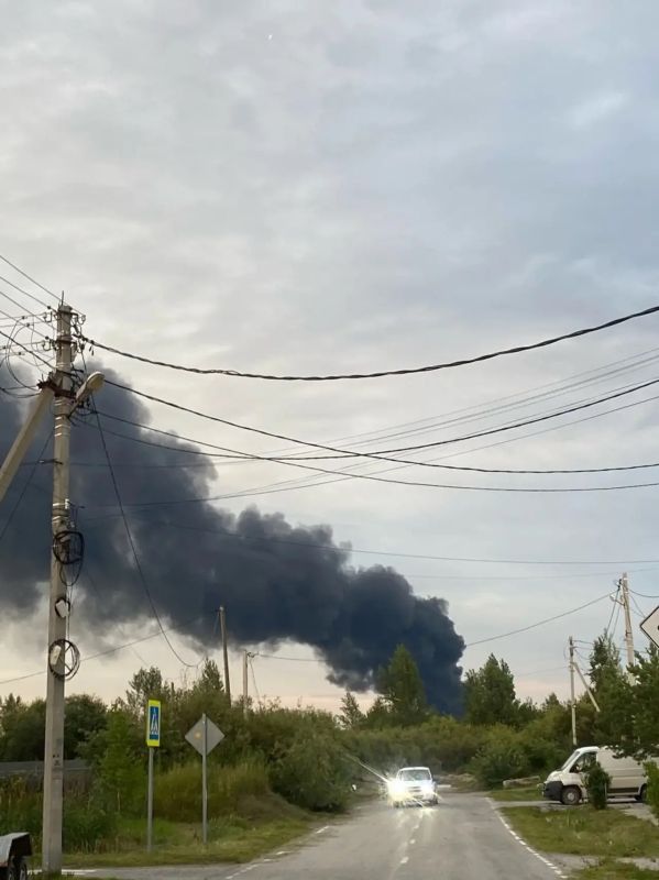 Жуткий столб дыма накрыл Тюмень Жуткий столб дыма накрыл Тюмень