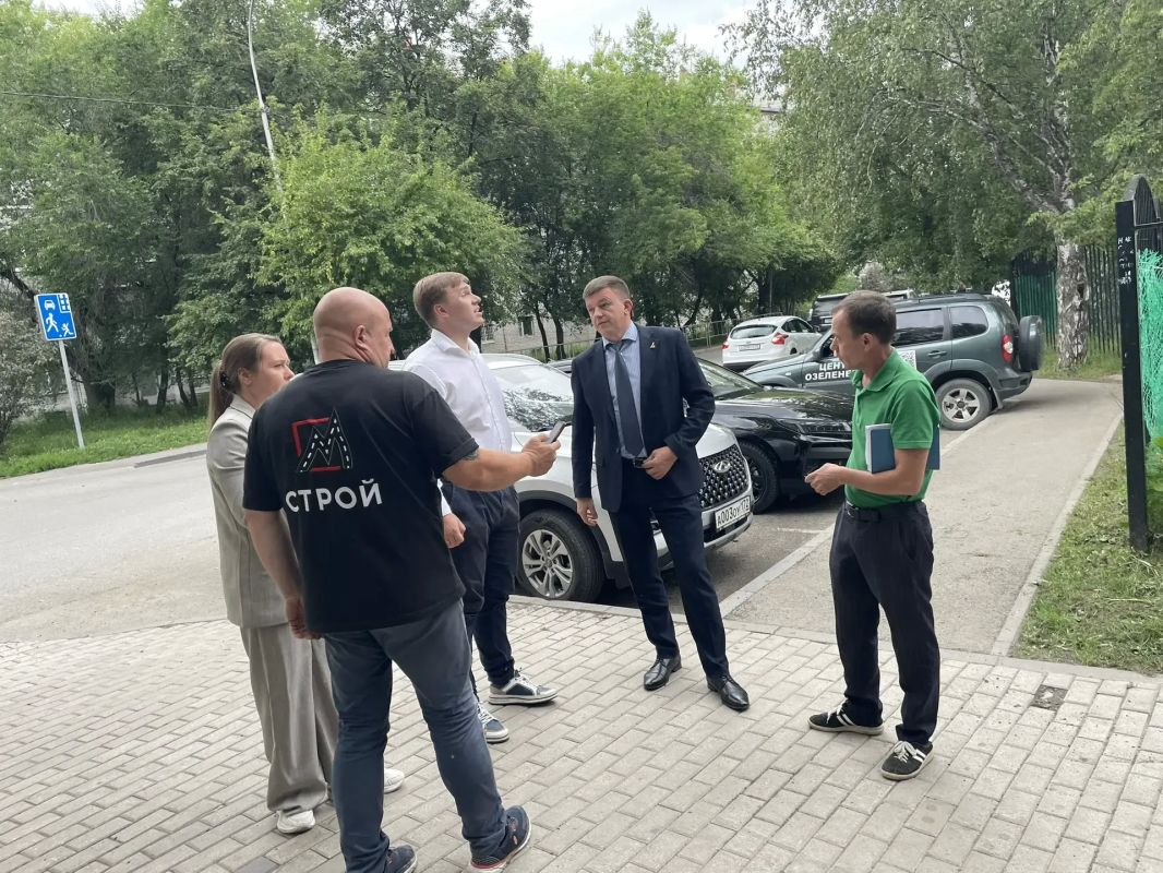 Рабочий объезд в Калининском округе: на контроле — благоустройство и комфорт горожан Рабочий объезд в Калининском округе: на контроле — благоустройство и комфорт горожан