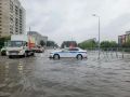 Из-за откачки воды участок улицы 30 лет Победы в Тюмени перекрыт