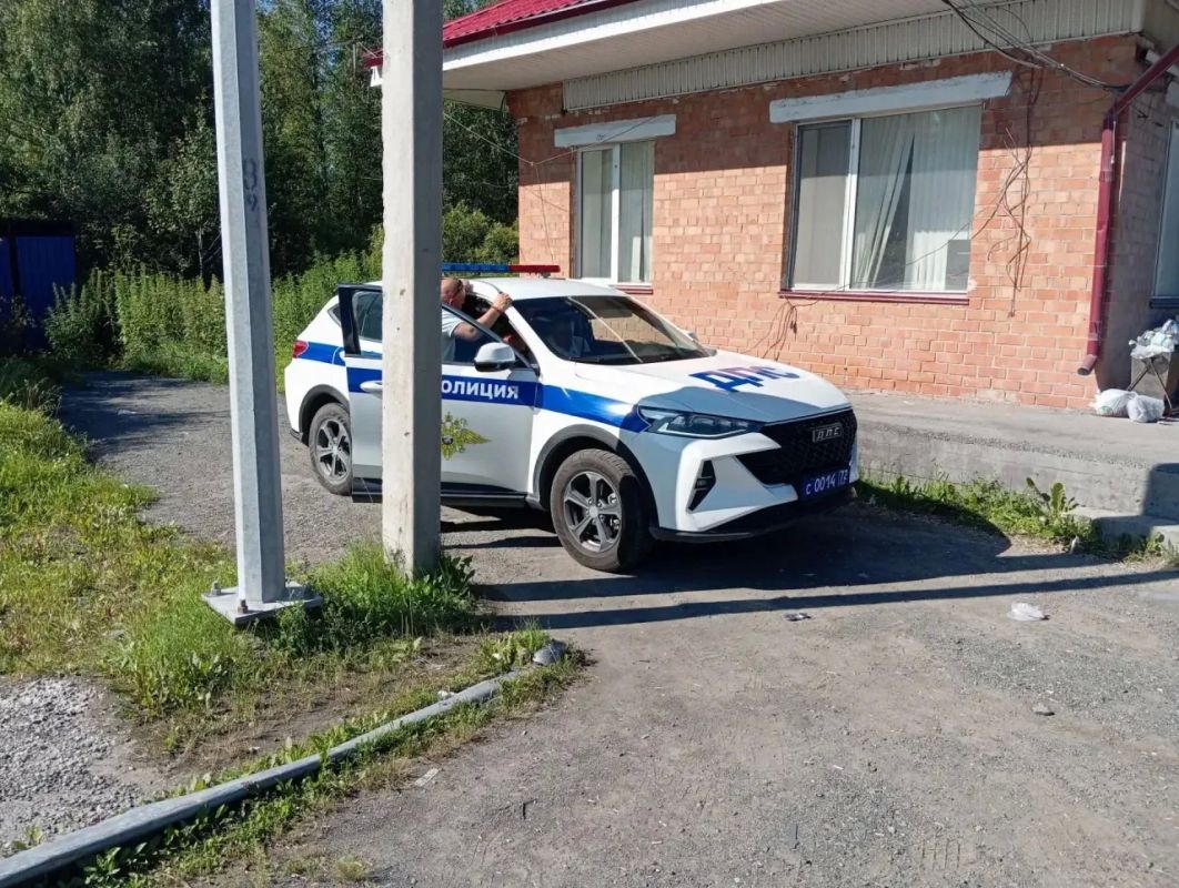 Шокирующий случай Наряд спецвзвода полка ДПС Госавтоинспекции задержал на трассе с интенсивным движением 15-летнего подростка, управляющего автомобилем