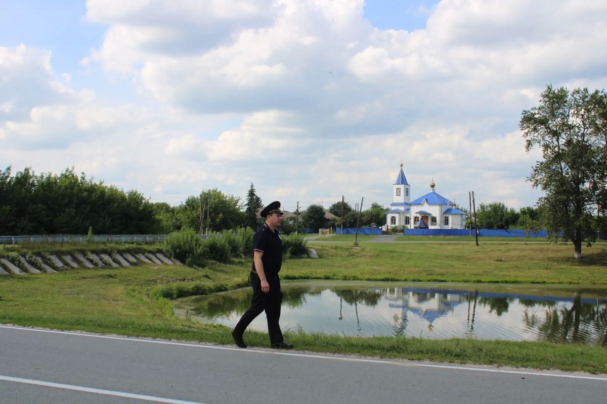 Участковые уполномоченные полиции по роду своей службы находятся всегда на связи с населением, проживающим на территории административных участков Участковые уполномоченные полиции по роду своей службы находятся всегда на связи с населением, проживающим на территории административных участков