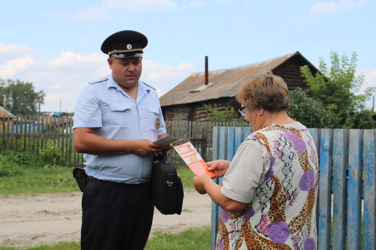 Участковые уполномоченные полиции по роду своей службы находятся всегда на связи с населением, проживающим на территории административных участков Участковые уполномоченные полиции по роду своей службы находятся всегда на связи с населением, проживающим на территории административных участков