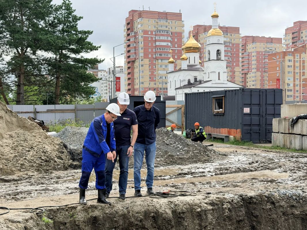 Сегодня комплексный выезд, вместе с ресурсниками, застройщиками работали по 10 микрорайону Сегодня комплексный выезд, вместе с ресурсниками, застройщиками работали по 10 микрорайону