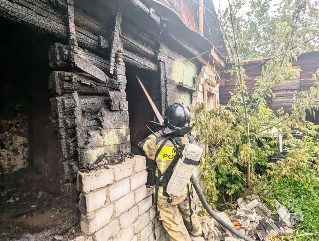 В Ишиме на пожаре погиб человек В Ишиме на пожаре погиб человек