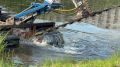 Пруд Южный в Тюмени чистят от камыша и водорослей
