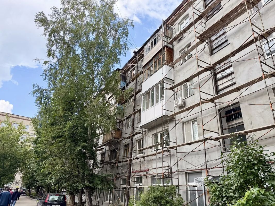 В Тюмени активно продолжается ремонт фасадов домов и крыш на гостевых маршрутах В Тюмени активно продолжается ремонт фасадов домов и крыш на гостевых маршрутах