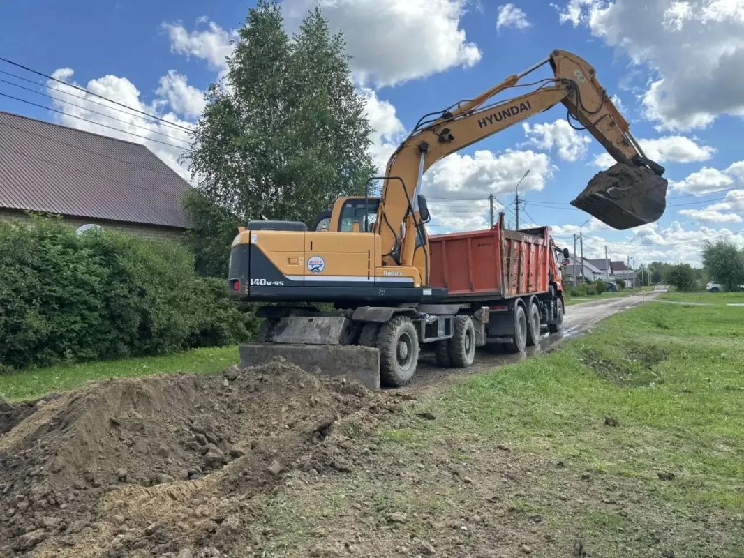 В социальной гостиной встретился с семьями участников СВО и ветеранами по вопросам земельных участков в микрорайоне Ершовка В социальной гостиной встретился с семьями участников СВО и ветеранами по вопросам земельных участков в микрорайоне Ершовка