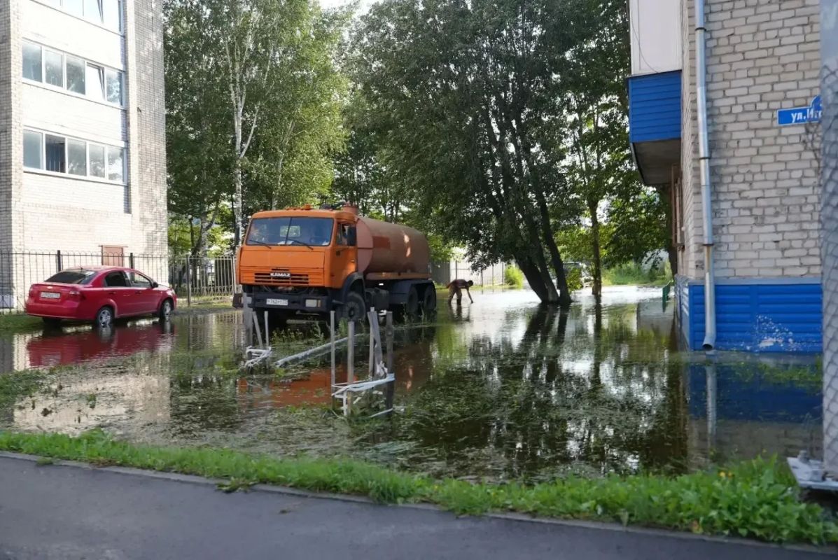 В Тюмени установили режим повышенной готовности из-за мощных ливней В Тюмени установили режим повышенной готовности из-за мощных ливней