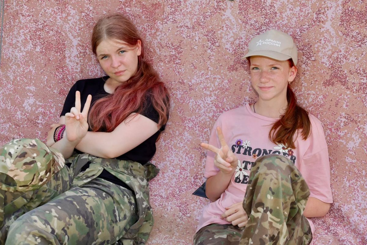 Лето в самом разгаре. Стартовала третья смена в пришкольных лагерях – сейчас в микрорайонах Менделеево, Сумкино, а также в школах №15 и №13 отдыхают 220 ребят Лето в самом разгаре. Стартовала третья смена в пришкольных лагерях – сейчас в микрорайонах Менделеево, Сумкино, а также в школах №15 и №13 отдыхают 220 ребят