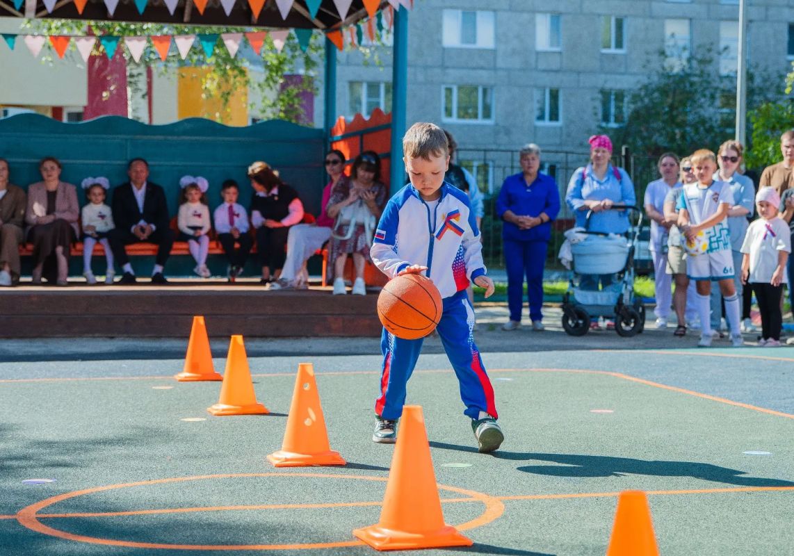 Формула хороших дел в действии: спортплощадка детского сада №7 в Тобольске превратилась в лабораторию маленьких чемпионов Формула хороших дел в действии: спортплощадка детского сада №7 в Тобольске превратилась в лабораторию маленьких чемпионов