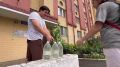 Передвижные пункты бесплатного набора воды работают чётко по графику