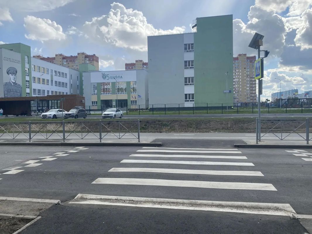 Пешеходный переход рядом с новой школой в мкр Пешеходный переход рядом с новой школой в мкр