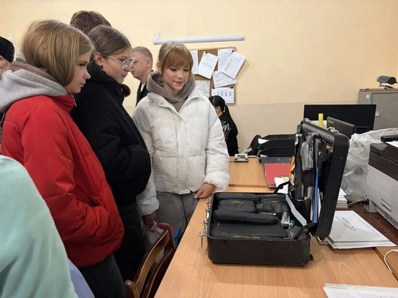 Накануне в городе Ишиме Тюменской области в последний день Всероссийской акции «Каникулы с Общественным советом» сотрудники полиции и представители Ишимской епархией провели экскурсию для молодёжи Накануне в городе Ишиме Тюменской области в последний день Всероссийской акции «Каникулы с Общественным советом» сотрудники полиции и представители Ишимской епархией провели экскурсию для молодёжи