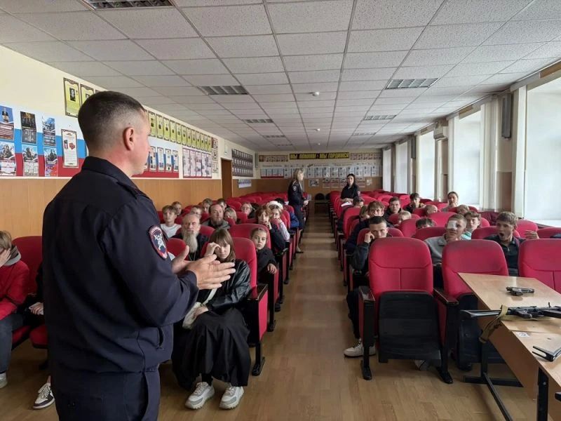 Накануне в городе Ишиме Тюменской области в последний день Всероссийской акции «Каникулы с Общественным советом» сотрудники полиции и представители Ишимской епархией провели экскурсию для молодёжи Накануне в городе Ишиме Тюменской области в последний день Всероссийской акции «Каникулы с Общественным советом» сотрудники полиции и представители Ишимской епархией провели экскурсию для молодёжи